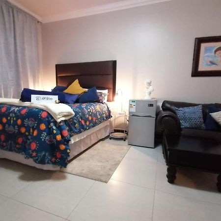 Mi Vida Guesthouse Klerksdorp Extérieur photo